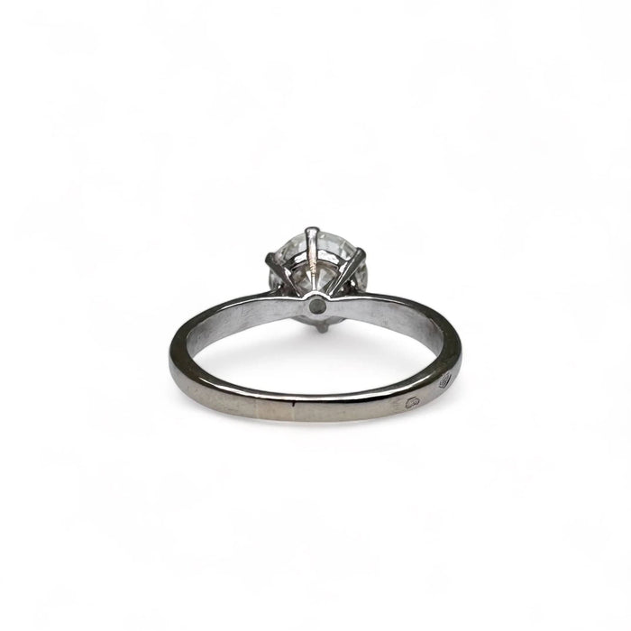 Bague 53 Solitaire en or blanc et diamant de 2,40 carats 58 Facettes