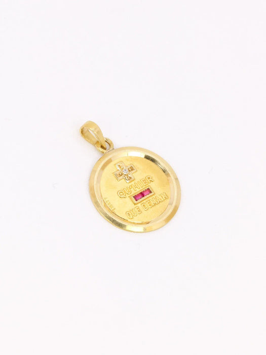 Pendentif AUGIS - Médaille amour ronde Plus qu'hier moins que demain or jaune diamant rubis 58 Facettes J623