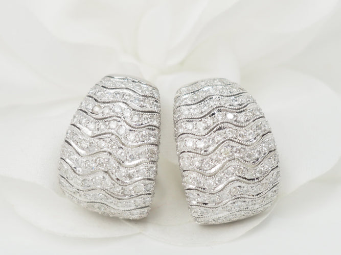 Boucles d'oreilles Boucles d'oreilles importantes en or blanc et pavage de diamants 58 Facettes 33113