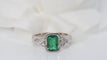 Bague 54 Bague en or blanc, émeraude et diamants 58 Facettes 31390