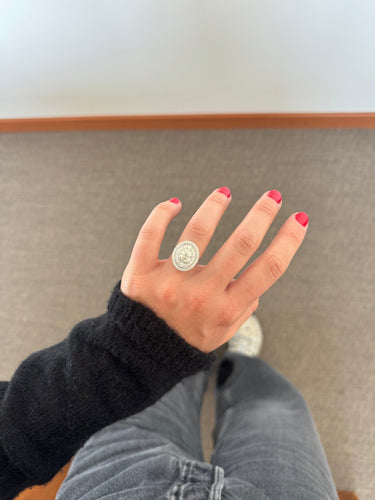 51 Art Déco inspired platinum and diamond ring 58 Facettes