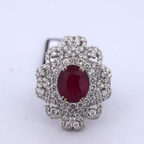 Bague 54 Bague en or blanc avec rubis, diamants et baguettes 58 Facettes