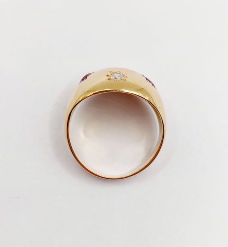 Bague dôme bombé or rose, diamants et rubis serti étoilé (circa 1950) 58 Facettes A06232