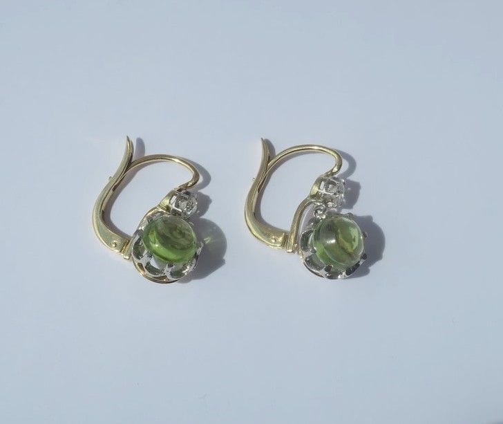 Boucles d'oreilles Boucles d’oreilles dormeuses anciennes diamant cabochon péridot 58 Facettes