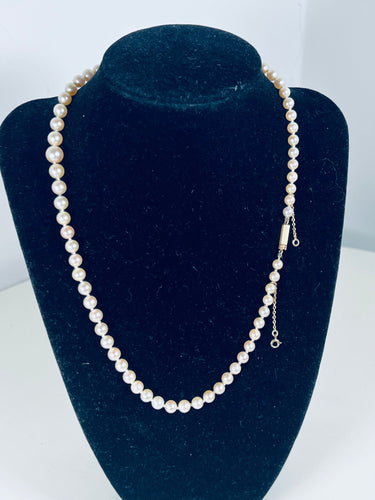 Collier Collier 71 perles de culture fermoir or jaune 46,5 CM 58 Facettes