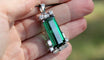 Pendentif Pendentif or blanc, Tourmaline Verte (+/-16 Ct) et diamants (+/-1 Ct) 58 Facettes