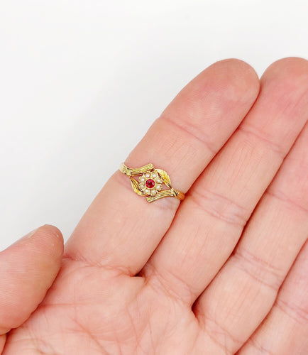Bague 60 Bague fleur Art nouveau en or 18k, pierre rouge et perles (circa 1900) 58 Facettes A06426