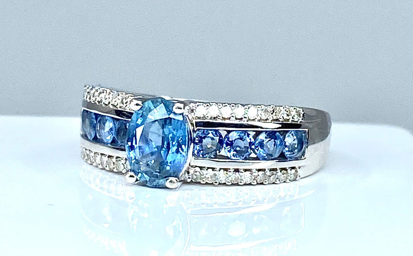 Bague 54 Bague en or blanc en saphirs et diamants 58 Facettes AB323