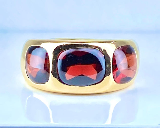 Bague 51 Bague en or jaune 18 carats ornée de 3 grenats 58 Facettes AB563
