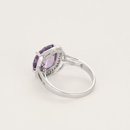 Bague en Or blanc,  Améthyste et petits diamants