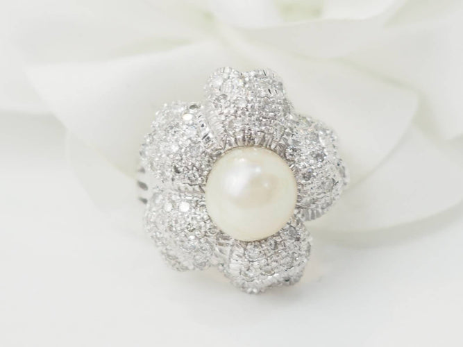 Bague 51 Bague Fleur en or blanc, perle de culture et diamants 58 Facettes 33405