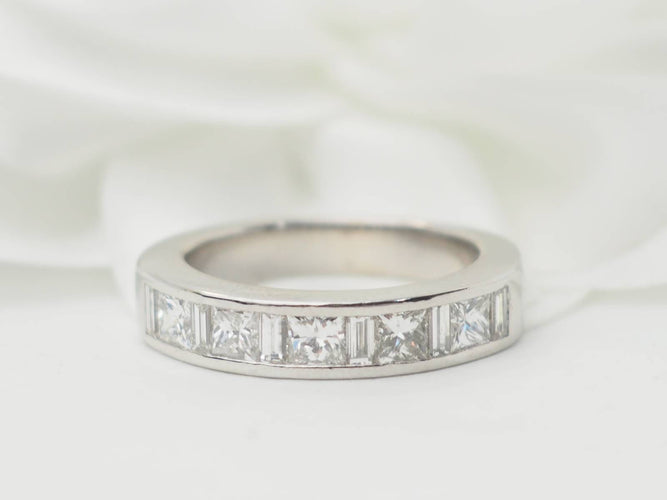 Bague 50 Demi alliance en or blanc et diamants 1.06cts 58 Facettes 33182