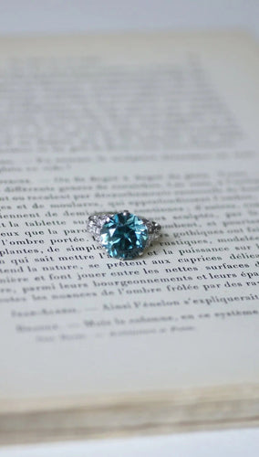 Bague Bague Cocktail Zircon bleu et diamants sur platine 58 Facettes