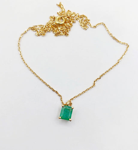 Collier Collier et pendentif vintage or jaune et émeraude en sertis griffes 58 Facettes A05509