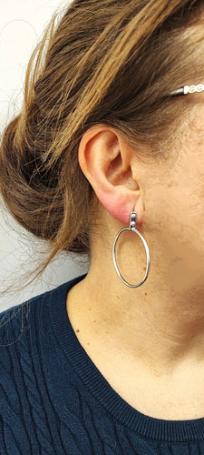 Boucles d'oreilles LOUIS VUITTON  - Créoles or blanc 58 Facettes creol.vuit.1449