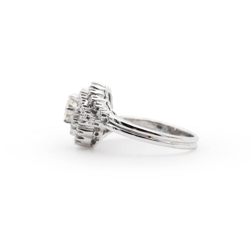 Bague Bague en or blanc avec un entourage de diamants de 0,88 carat 58 Facettes