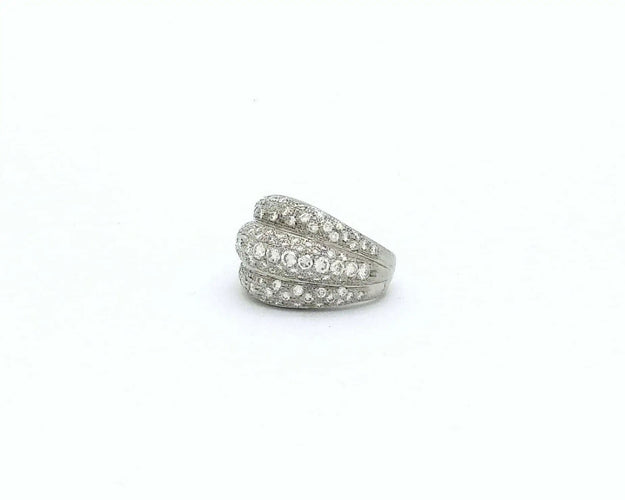 Bague 52 Bague en or blanc sertie de diamants pavés (2,30 ct). 58 Facettes 6365