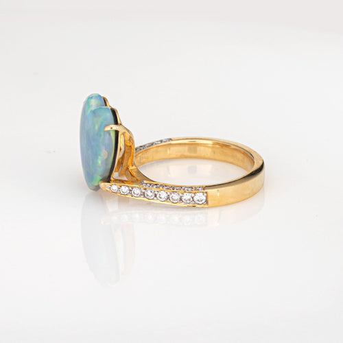 Bague Bague vintage en or jaune 18 carats, ornée d'une opale en forme de cœur et de diamant, taille 6,75. Bijou ancien de qualité. 58 Facettes G14030