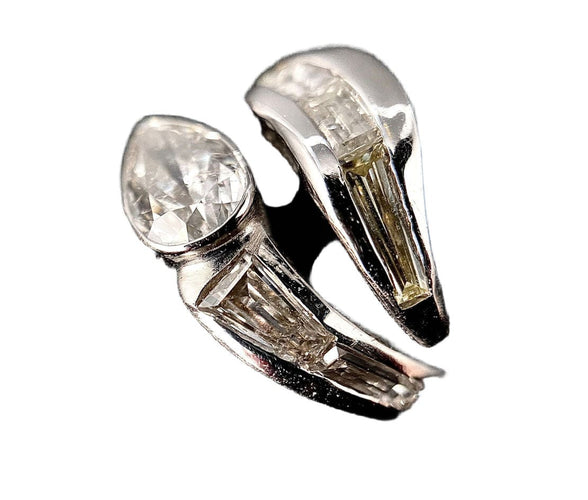 Bague 55 Bague or blanc sertie d'un diamant taillé en poire de 1,25 carats 58 Facettes