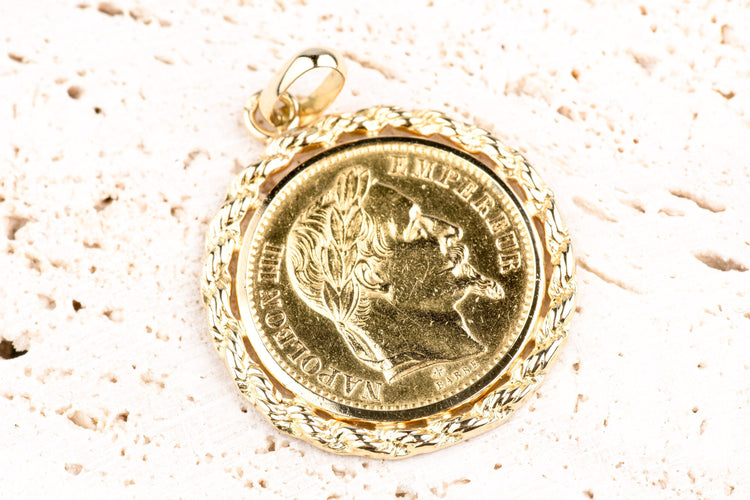 Pendentif Pendentif pièce de 20 francs or – Napoléon III (1867) montée en médaillon 58 Facettes PDNAPIIICC1388-1