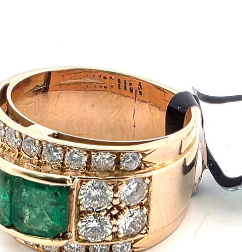 Bague 53 Bague en or jaune 18 carats ornée d'émeraudes taille carrée et de diamants 58 Facettes