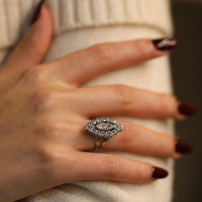 Bague marquise en or gris diamants brillants et navette