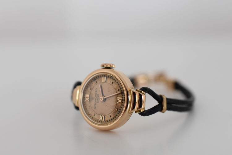 Montre PATEK PHILIPPE - Montre dame or rose 18 carats. Exceptionnelle montre de 1942 58 Facettes PP-100