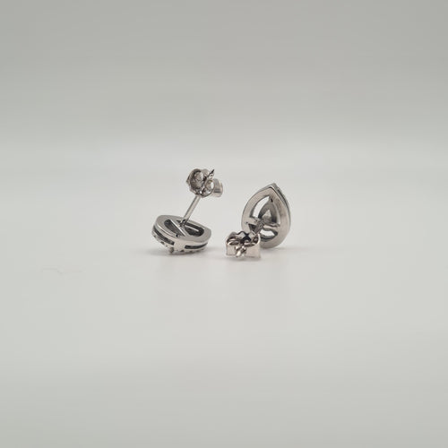 Boucles d'oreilles Boucles d'oreilles en or blanc 18 carats serties de diamants naturels 58 Facettes