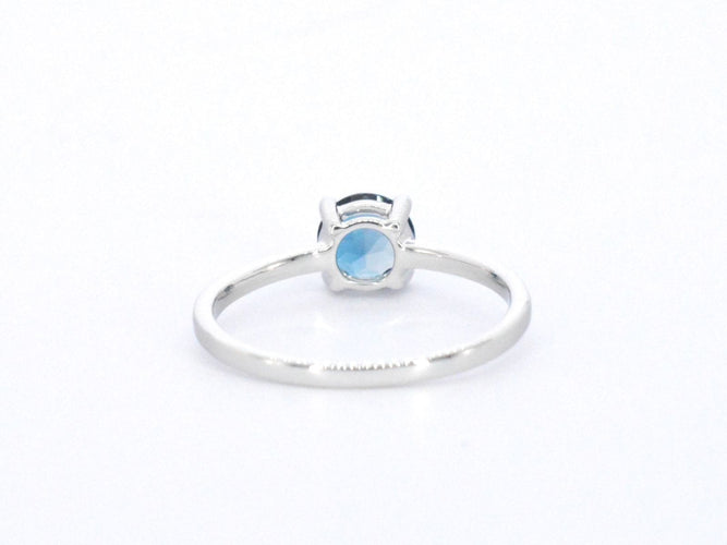 Bague 54 Bague en or blanc avec topaze 58 Facettes 2332