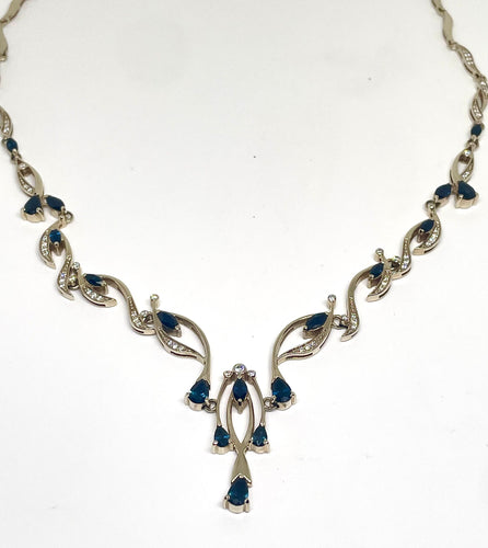 Collier Collier or rose clair, diamants et saphirs 58 Facettes