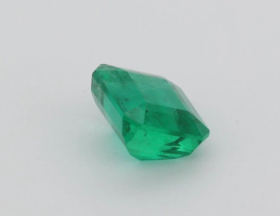 Gemstone Emeraude 0.92cts certificat ALGT 58 Facettes