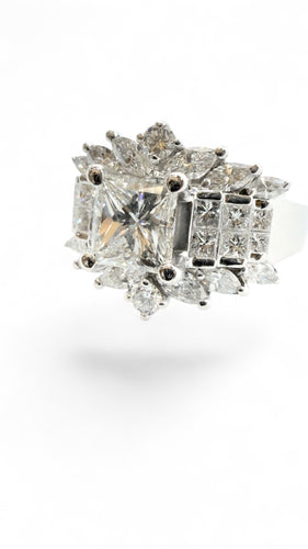 Bague en or blanc 18 carats ornée de diamants