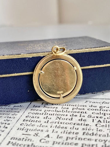 Pendentif en or jaune signe du Zodiac de la balance