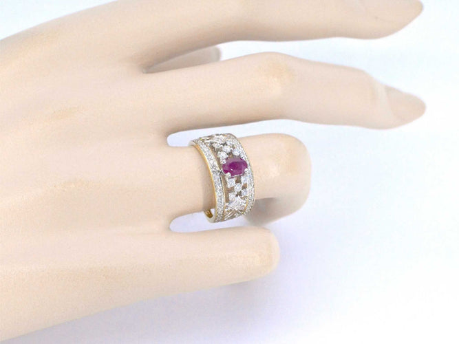 Bague 54 Bague en or jaune sertie de diamants et d'un rubis 58 Facettes 2240