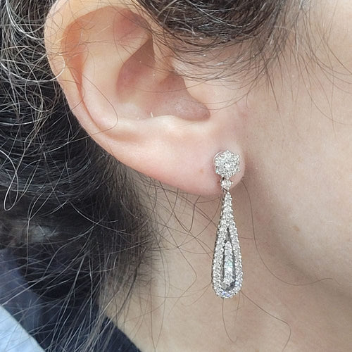 Boucles d'oreilles Boucles d’oreilles en or blanc 18k et diamants taille brillant 58 Facettes PE272