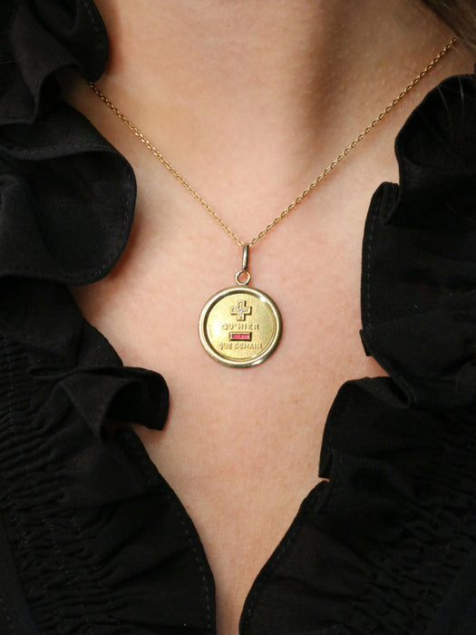 AUGIS - Médaille amour ronde Plus qu'hier moins que demain or jaune, diamant, rubis