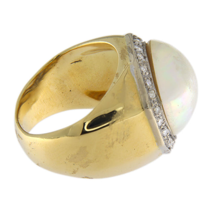 Bague en or jaune avec diamants taille brillant et perle mabé