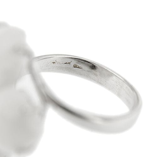 Bague fleurie en onyx blanc