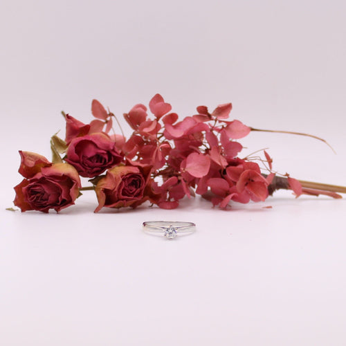 Bague Solitaire or blanc 18k, diamant 0,25 carat 58 Facettes