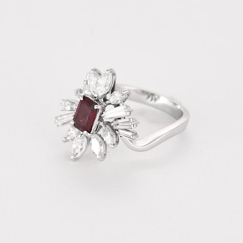 Bague 53.5 Bague mouvementé or blanc, rubis et diamants 58 Facettes BA661