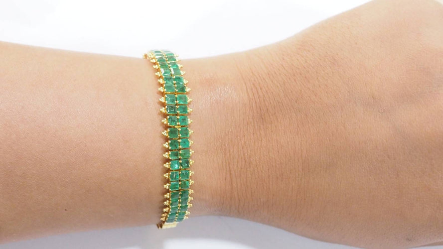 Bracelet Bracelet souple ancien en or jaune et émeraudes 58 Facettes 32752