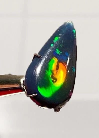 Gemstone Opale noire non traitée 7.43cts d'Australie certificat IGI 58 Facettes 511