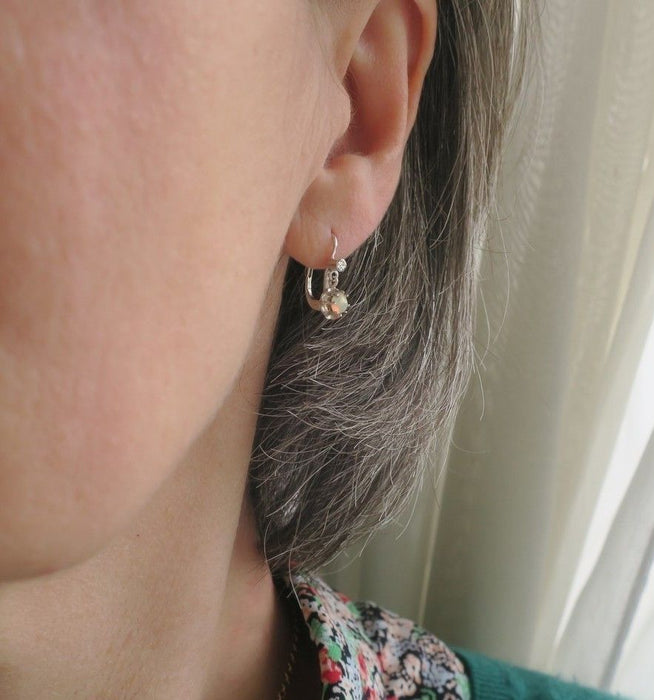 Boucles d’oreilles dormeuses opale or blanc