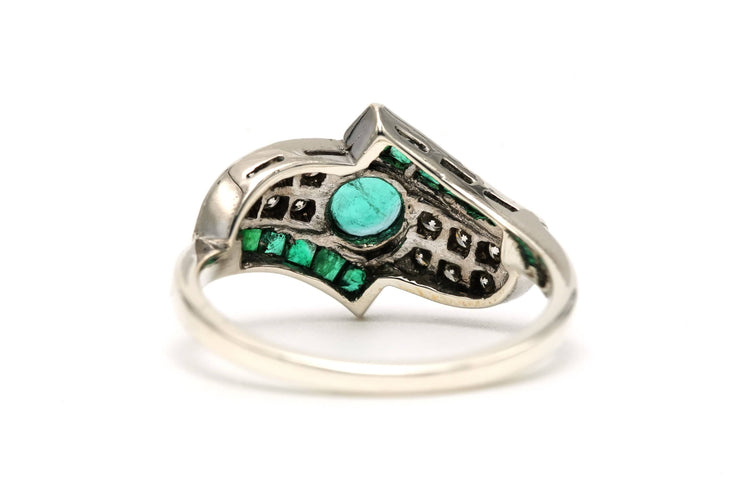 Bague 55 Bague Années 70 sertie d’émeraudes et de diamants taille brillant en or blanc 18 carats 58 Facettes 23143