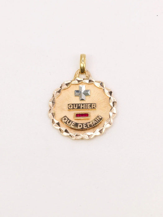 Pendentif AUGIS - Médaille amour ronde or jaune rubis 58 Facettes J496