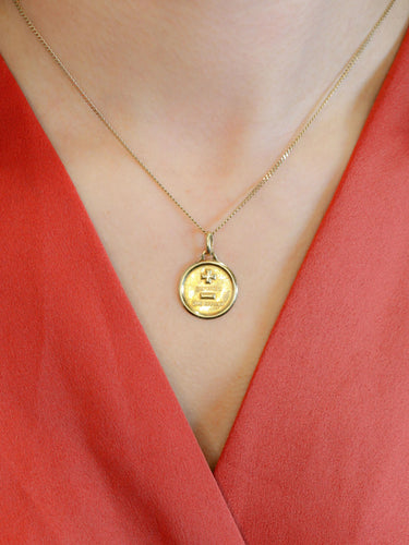 Pendentif Médaille amour Augis ronde Plus qu'hier moins que demain or jaune 58 Facettes J625