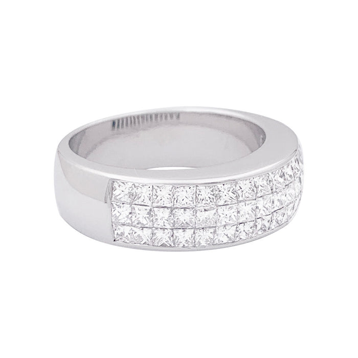 Bague pavage or blanc, diamants princesse.