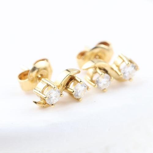 Boucles d'oreilles Boucles d'oreilles en or jaune avec diamants taille brillant 58 Facettes 132991