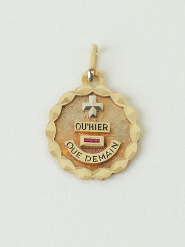 Pendentif Medaille Amour Augis Plus hier Moins Demain, Ecrin d'origine, New Old Stock 58 Facettes 1194.2