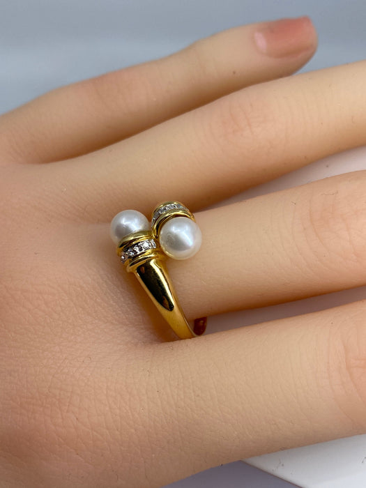 Bague en or jaune, 2 perles et 6 diamants